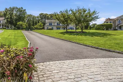 5 Preston Hollow Court, Northport, NY 11768 - Photo 2