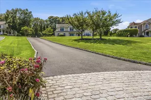5 Preston Hollow Ct, Northport, NY 11768 - Photo 2