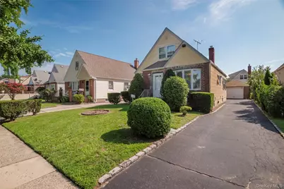 82-53 266th Street, Floral Park, NY 11004 - Photo 2