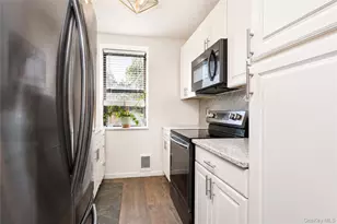 1160 Richmond Rd, New York, NY 10304 - Photo 16