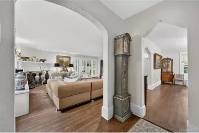 45 Cedar Drive, Great Neck, NY 11021 - Photo 4