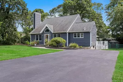 111 W Tiana Road, Hampton Bays, NY 11946 - Photo 4