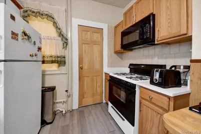 681 E 243rd Street, Bronx, NY 10470 - Photo 8