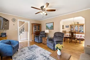 24 Broadmoor Ln, Westbury, NY 11590 - Photo 6