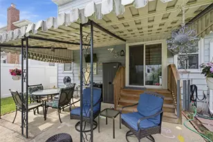 24 Broadmoor Ln, Westbury, NY 11590 - Photo 26