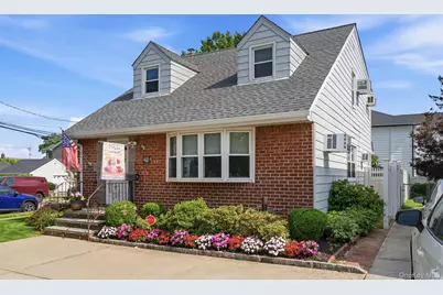 24 Broadmoor Lane, Westbury, NY 11590 - Photo 2