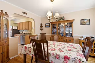 24 Broadmoor Ln, Westbury, NY 11590 - Photo 8
