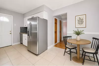 174 Frederick Avenue, Floral Park, NY 11001 - Photo 4