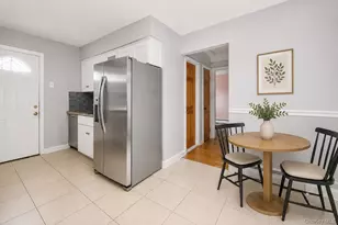 174 Frederick Ave, Floral Park, NY 11001 - Photo 4