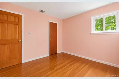 174 Frederick Avenue, Floral Park, NY 11001 - Photo 20