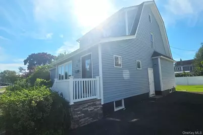 20 Laurel Road, Lindenhurst, NY 11757 - Photo 2