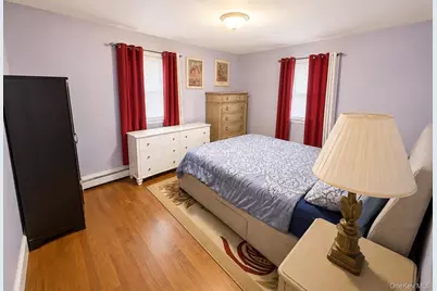 325 W Valley Stream Boulevard, Valley Stream, NY 11580 - Photo 12