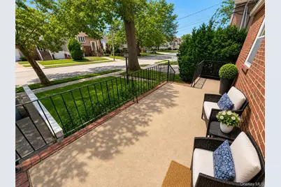325 W Valley Stream Boulevard, Valley Stream, NY 11580 - Photo 14