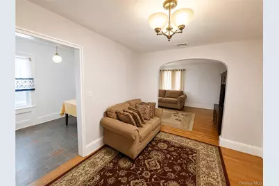 325 W Valley Stream Boulevard, Valley Stream, NY 11580 - Photo 8