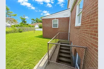 325 W Valley Stream Boulevard, Valley Stream, NY 11580 - Photo 32