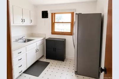 325 W Valley Stream Boulevard, Valley Stream, NY 11580 - Photo 20