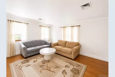 325 W Valley Stream Boulevard, Valley Stream, NY 11580 - Photo 10