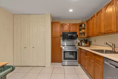 39 Spring Hollow, Roslyn, NY 11576 - Photo 10