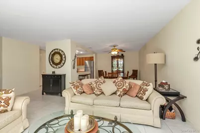 39 Spring Hollow, Roslyn, NY 11576 - Photo 4
