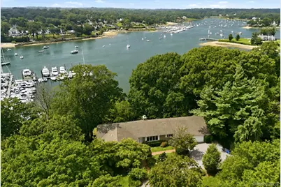 9 Kanes Lane, Huntington, NY 11743 - Photo 2