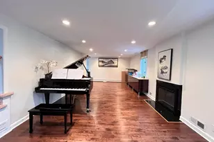26 Polo Field Ln, Great Neck, NY 11020 - Photo 2