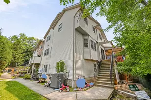 4 Spruill Ct, Monsey, NY 10952 - Photo 2