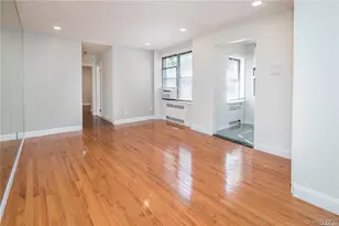 7 Bond St, Great Neck, NY 11021 - Photo 6