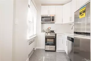 7 Bond St, Great Neck, NY 11021 - Photo 4