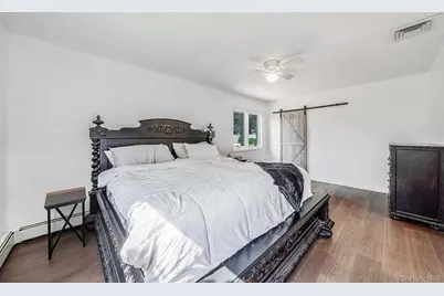 60 Thomas Street, Coram, NY 11727 - Photo 22