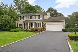 35 Bucknell Dr, Plainview, NY 11803 - Photo 2