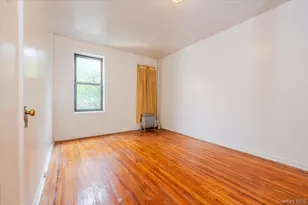 758 Brady Ct, Bronx, NY 10462 - Photo 4