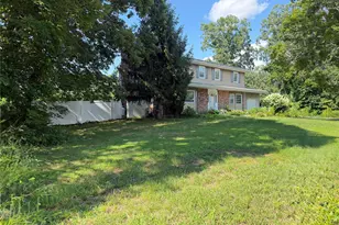 7 Estates Dr, Port Jefferson Station, NY 11776 - Photo 2