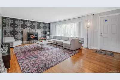 47 Whitebrook Drive, Riverhead, NY 11901 - Photo 2