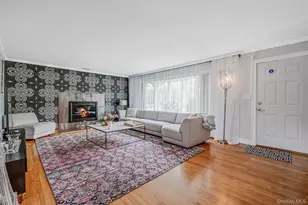 47 Whitebrook Dr, Riverhead, NY 11901 - Photo 2
