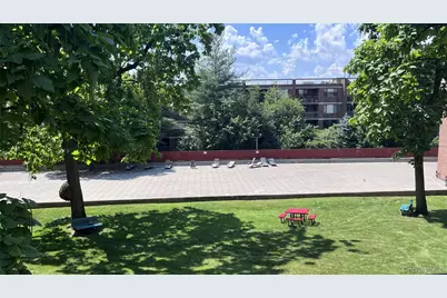290 Collins Avenue #4C, Fleetwood, NY 10552 - Photo 8
