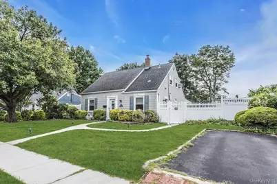 34 Vista Lane, Levittown, NY 11756 - Photo 2