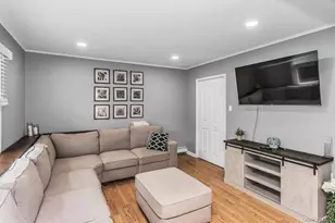 34 Vista Ln, Levittown, NY 11756 - Photo 8