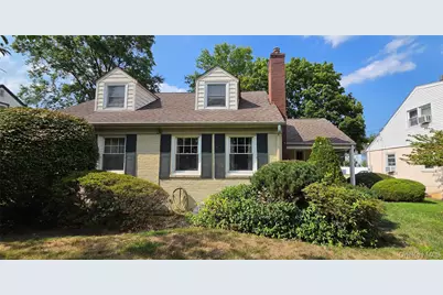 8 Mayfair Road, Baldwin, NY 11510 - Photo 2