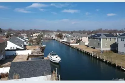 370 Clocks Boulevard, Massapequa, NY 11758 - Photo 2