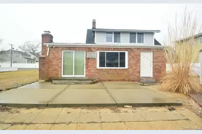370 Clocks Boulevard, Massapequa, NY 11758 - Photo 6