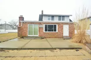 370 Clocks Blvd, Massapequa, NY 11758 - Photo 6