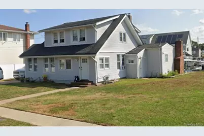 370 Clocks Boulevard, Massapequa, NY 11758 - Photo 4