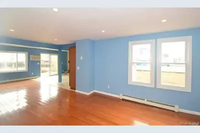 370 Clocks Boulevard, Massapequa, NY 11758 - Photo 12