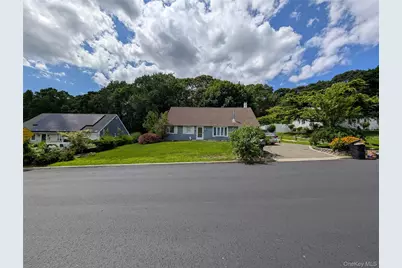 146 Rosemont Avenue, Farmingville, NY 11738 - Photo 8