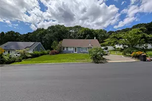 146 Rosemont Ave, Farmingville, NY 11738 - Photo 8