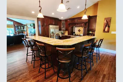 270 Bardonia Road, Nanuet, NY 10954 - Photo 2
