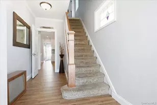 547 N 11th St, New Hyde Park, NY 11040 - Photo 4