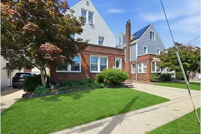 547 N 11th Street, New Hyde Park, NY 11040 - Photo 1
