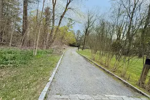 8 Woodstock Ct, Muttontown, NY 11771 - Photo 6
