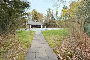 8 Woodstock Ct, Muttontown, NY 11771 - Photo 2